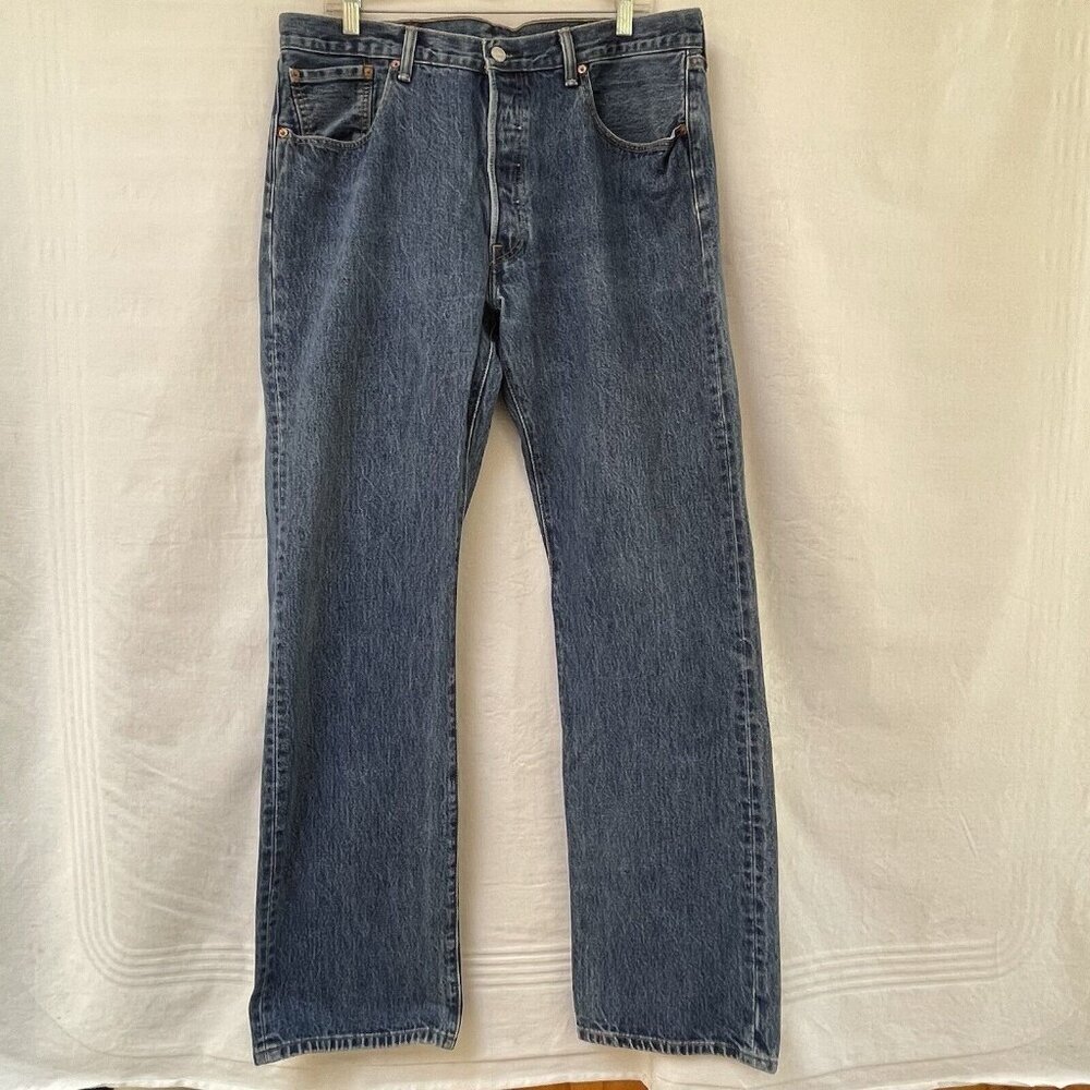 Levis 501 Jeans Mens 38 X 34 Regular FIt Casual Light Wash Travel Vacation